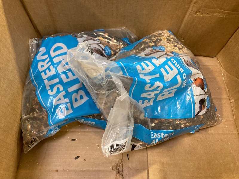 Photo 1 of Perky Pet 8lb Squirrel-Be-Gone II Feeder Home whit 2pack  Wild Bird Food Dry 