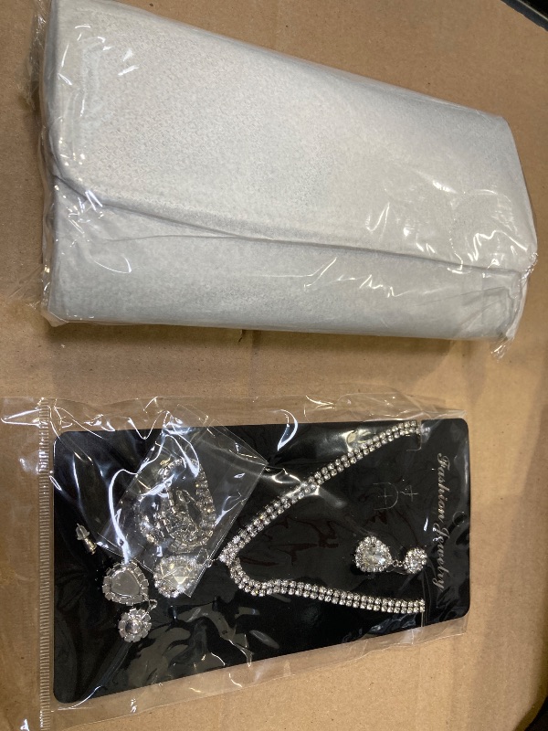 Photo 1 of Subiceto 4Pcs Silver Clutch Purse Jewelry Set for Women Evening Rhinestone Purse Crystal Necklace Earrings Bracelets Set Silver Accessories for Women Bride Wedding Jewelry Teardrop