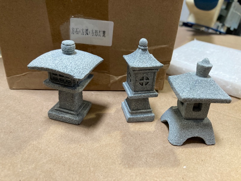Photo 1 of Saihisday 3pcs Miniature Pagoda Statues Japanese Style Pagoda Lantern Asian Decor Square Chinese Pagoda Statue for Zen Garden Indoor Outdoor Decor Micro Rockery Landscape Kit
