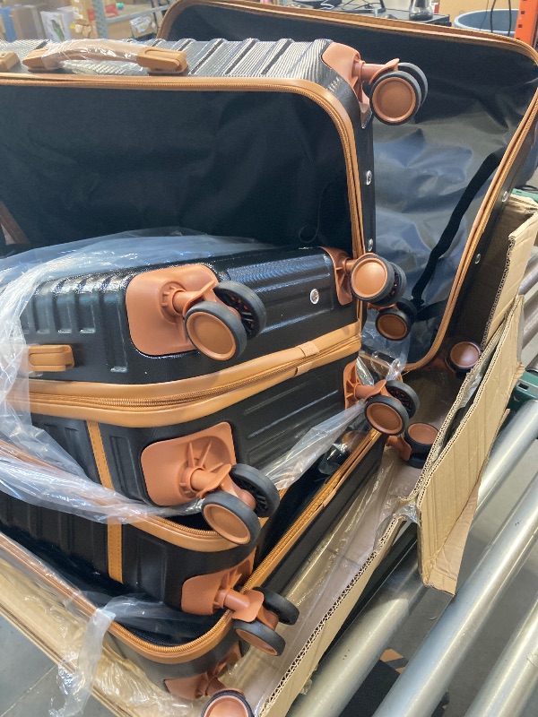 Photo 1 of 3Pcs of Luggage Black Size  20,24,28