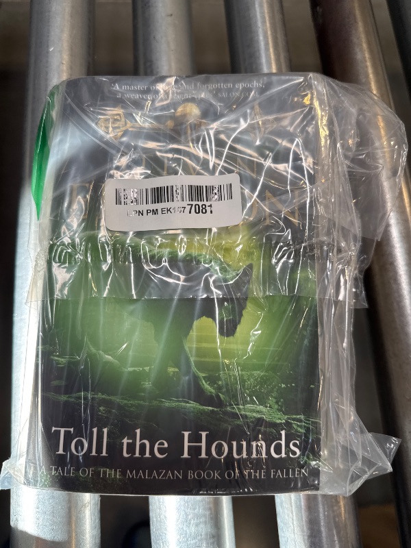 Photo 1 of Toll The Hounds: The Malazan Book of the Fallen 8