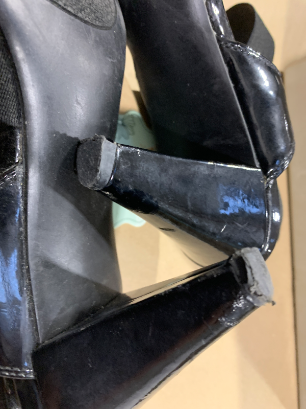 Photo 1 of  Heeled Sandals Size 7.5