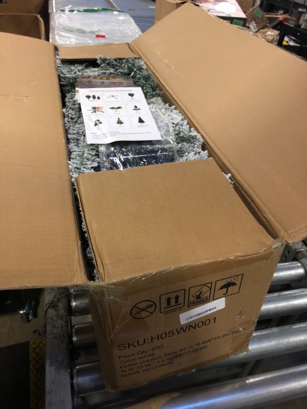 Photo 1 of SNOWY CHRISTMAS TREE 6FT 