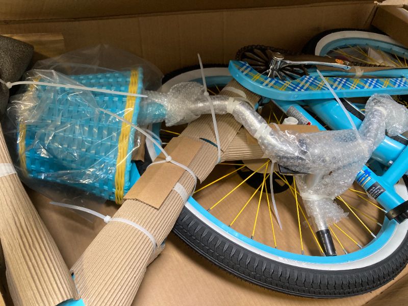 Photo 1 of Kent 24" La Jolla Girls Cruiser Bike Light Blue
