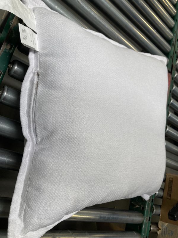 Photo 1 of 6pcs Mainstays 22" x 22" Arctic White Chenille Flange Decorative Pillow
