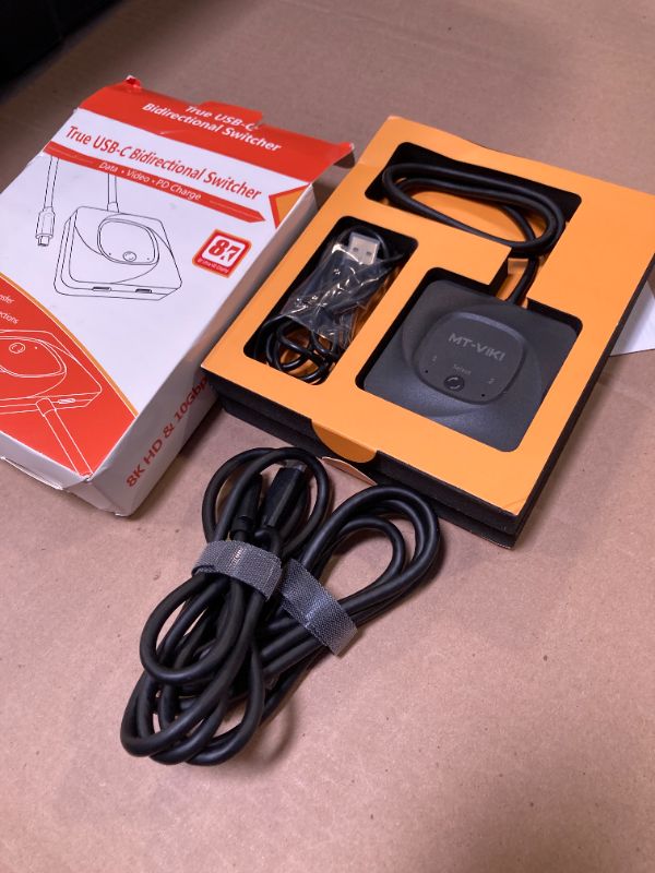 Photo 1 of MT-VIKI 8K60Hz Bidirectional USB C Switch 2 in 1 Out Type C Switcher 1 in 2 Out 4K@120Hz 10Gbps Data Transmission PD 100W Charging