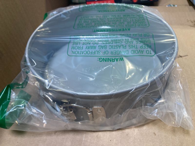 Photo 1 of 9.5" Non-stick Spring Form Pan