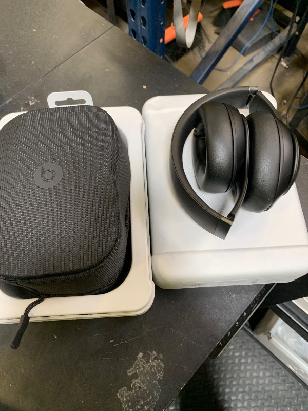Photo 1 of Beats Studio Pro - Premium Wireless Over-Ear Headphones- Up to 40-Hour Battery Life, Active Noise Cancelling, USB-C Lossless Audio, Apple & Android Compatible - Black