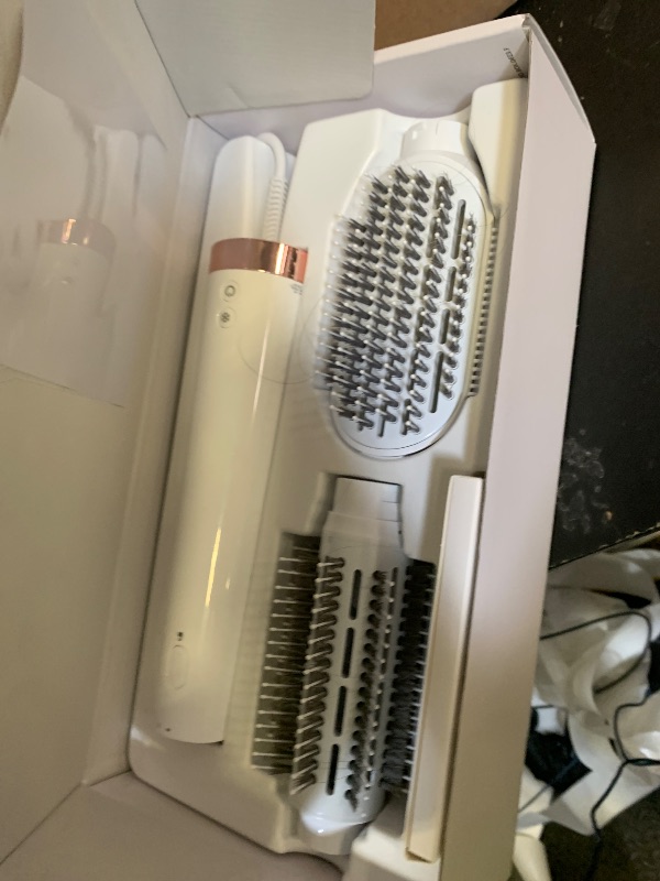 Photo 1 of "T3 AireBrush Duo Interchangeable Hot Air Blow Dry Brush with Two Attachments  Includes 15 Heat and Speed Combinations, T3 IonFlow Technology, Volume Booster Switch, Lock-in Cool Shot"