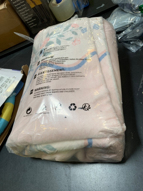 Photo 1 of Seavish Pink Floral Rugs for Bedroom Girls, 5x7 Area Rugs for Living Room, Soft Washable Scalloped Nursery Rug, Boho Farmhouse Non-Slip Low Pile Carpet Rug for Kids Playroom Dining Room Office