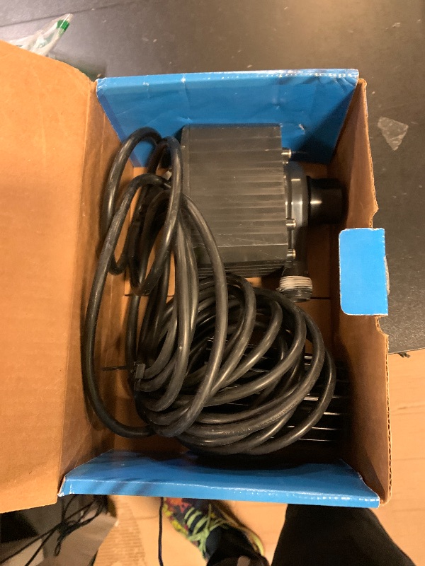 Photo 1 of Danner Manufacturing, Inc., Pondmaster, 950 GPH Pond-Mag, Magnetic Drive Water Pump, 02720