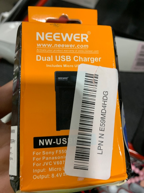 Photo 1 of Neewer Micro USB Battery Charger for Sony NP-F550/F750/F960/F970?NP-FM50/FM70/FM90?QM71D?91D, NP- F500H/F55H Batteries