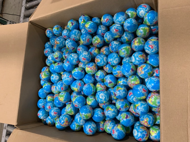 Photo 1 of Poen 400 Pcs Globe Squeeze Balls, 2 Inch Mini World Earth Stress Balls Bulk Educational Relief Foam Squeeze Ball with Blue Drawstring Bag for Finger Exercise School Reward Party Gift