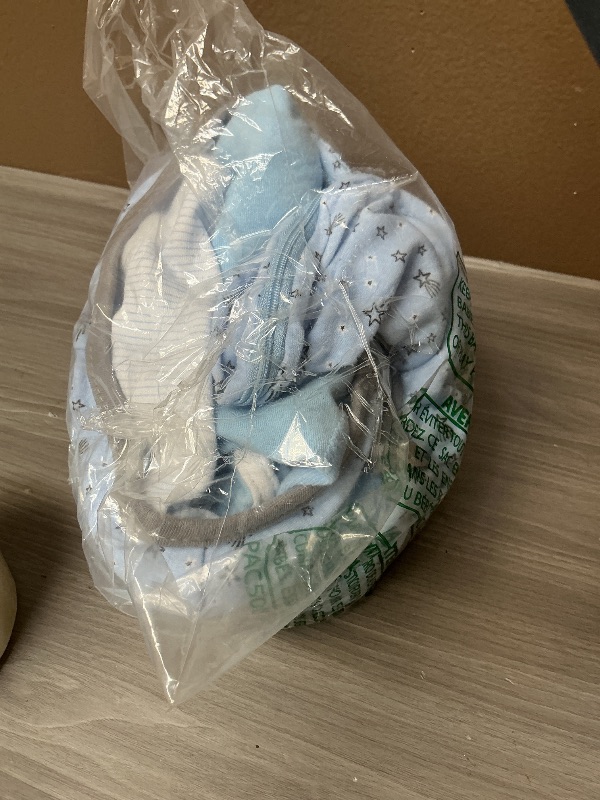 Photo 1 of SwaddleMe by Ingenuity Easy Change Baby Swaddle in Size Small/Medium, 0-3 Months, 7-14 Pounds, 3-Pack with Easy Change Zipper - Shooting Stars