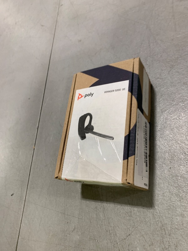 Photo 1 of Plantronics VOYAGER-5200-UC (206110-01) Advanced NC Bluetooth Headsets System