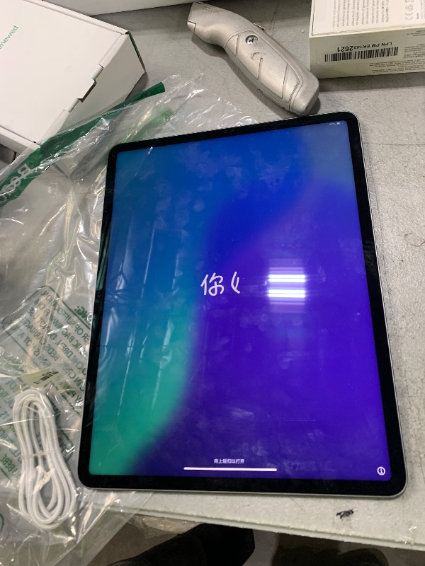 Photo 1 of Apple 2021 12.9-inch iPad Pro (Wi?Fi, 1TB) - Space Gray (Renewed)
