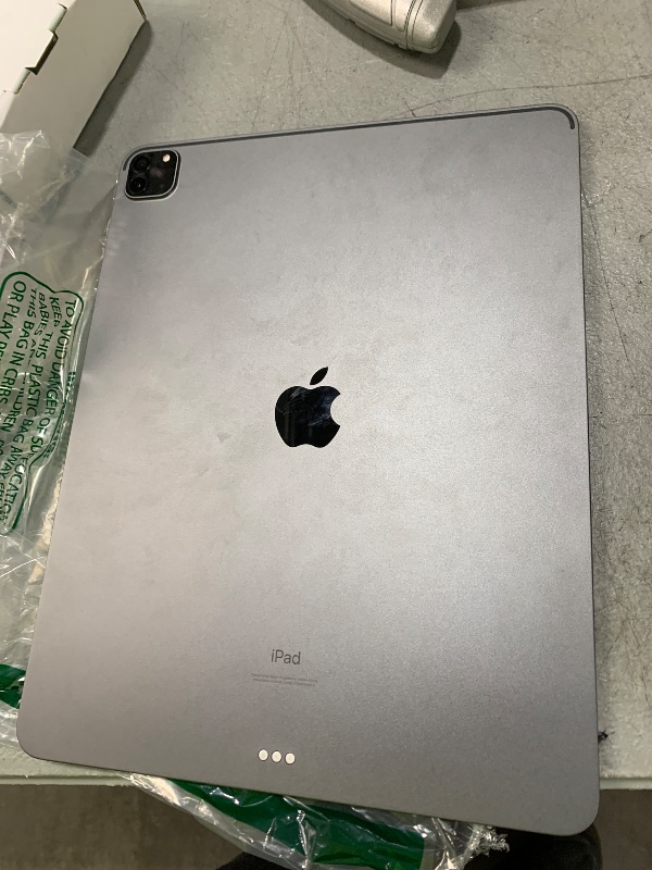 Photo 1 of Apple 2021 12.9-inch iPad Pro (Wi?Fi, 1TB) - Space Gray (Renewed)