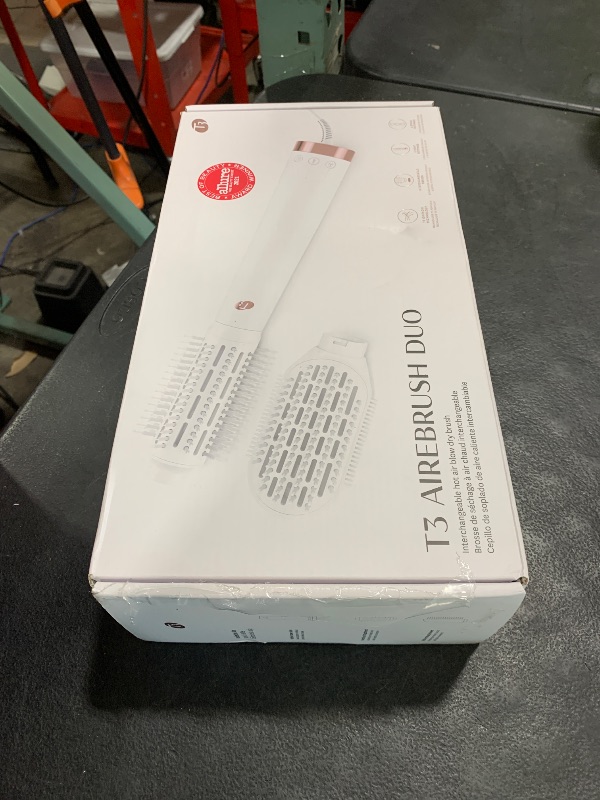 Photo 1 of "T3 AireBrush Duo Interchangeable Hot Air Blow Dry Brush with Two Attachments ? Includes 15 Heat and Speed Combinations, T3 IonFlow Technology, Volume Booster Switch, Lock-in Cool Shot"