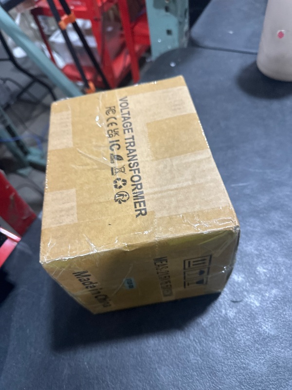 Photo 1 of LVYUAN Voltage Transformer Converter 500 Watt Step Up/Down Convert from 110-120 Volt to 220-240 Volt and from 220-240 Volt to 110-120 Volt with US Outlet, Universal Outlet, Circuit Breaker