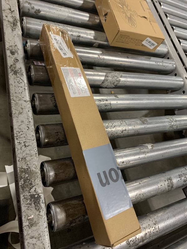 Photo 1 of 100PCS Natural Dried Pampas Grass Decor - 17.5" Fluffy Pampas Grass Bouquet - Boho Home Decor Dried Flowers for Wedding Floral Room Home Party Table Decorations