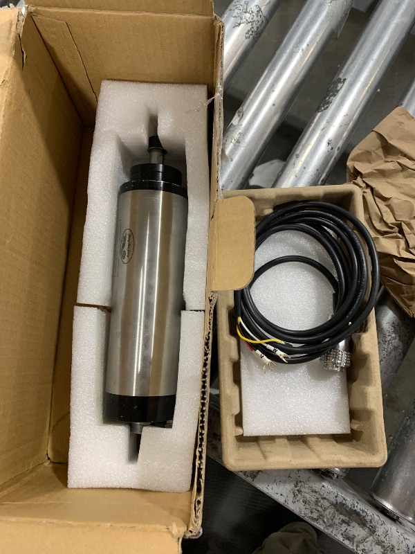 Photo 1 of CNC Spindle CNC Motor 220V 1.5KW 1500W Quiet Water Cooled Spindle Motor 65mm 4 Bearings 24000RPM 400HZ for CNC Router Machine