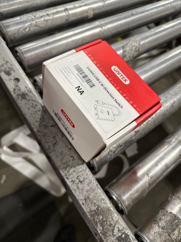 Photo 1 of Unitek Bi-Directional USB C Switcher 1 in 2 Out /2 in 1 Out USB Switch Selector 2 Computers Share 1 Device Video Switch 10Gbps Data Transfer 8K@60Hz Video Type-C Power Adapter Included Silver