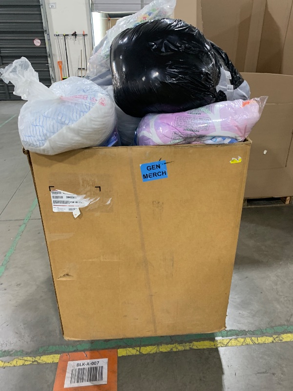 Photo 1 of bulk of mixed items
(blankets, comforters,pillows shams, bedsheets, plusies, etc.)