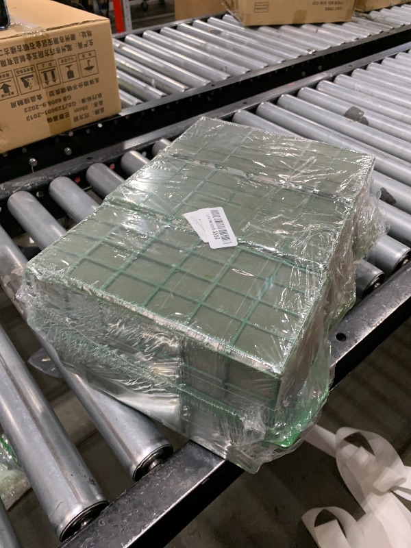 Photo 1 of Hahood 6 Packs Floral Foam Cage Rectangle Flower Cage Holders with Floral Foam Floral Arrangement Supplies for Fresh Flowers, Home Weeding Decorations, 11.8 x 4.3 x 3.1 Inches