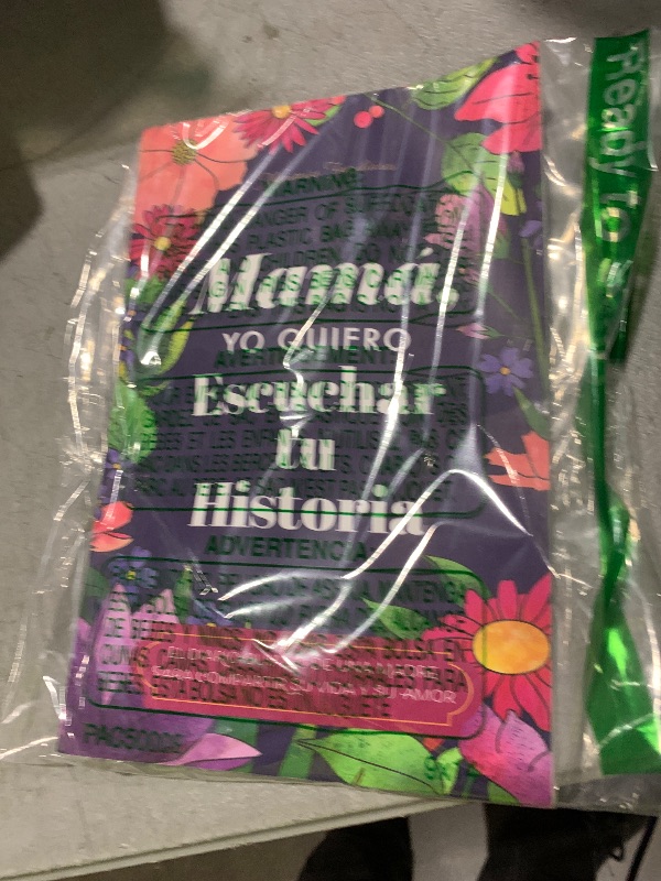 Photo 1 of Mamá, Quiero Escuchar tu Historia: Una Madre Diario Guiado Comparte tu Vida y su Amor (Spanish Edition)