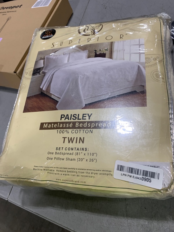 Photo 1 of Superior Paisley 3 Piece Cotton Bedspread Set, Home Bed Decor, Decorative Bed Spread, 2 Pillow Shams, Medium Weight Blanket, Matelasse Coverlet Bedding, Vintage Floral Pattern, Twin, Ivory