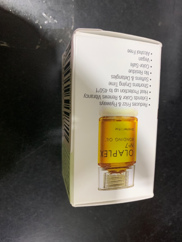 Photo 1 of Olaplex No. 7 Bonding Oil, Concentrated High Shine Oil, Heat Protectant, Visibly Smooths & Softens Hair, Added Color Vibrancy, Up to 72 Hour Frizz Control, For All Hair Types, 1 fl oz