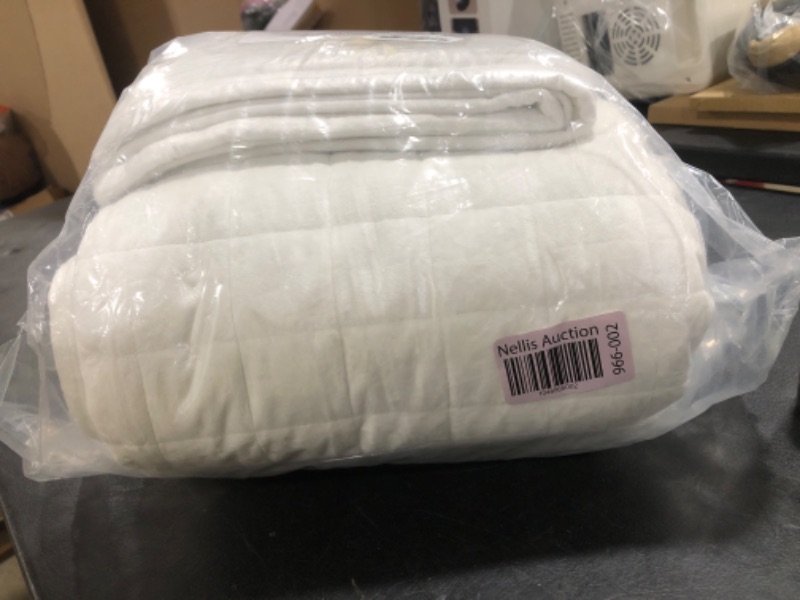 Photo 1 of RECYCO Luxury Velvet Quilt Set Full Queen Size, Lightweight Velvet Comforter Set, Oversized Bedspread Coverlet Quilted Bedding Set, with 2 Matching Pillow Shams, for All Season, Cream White