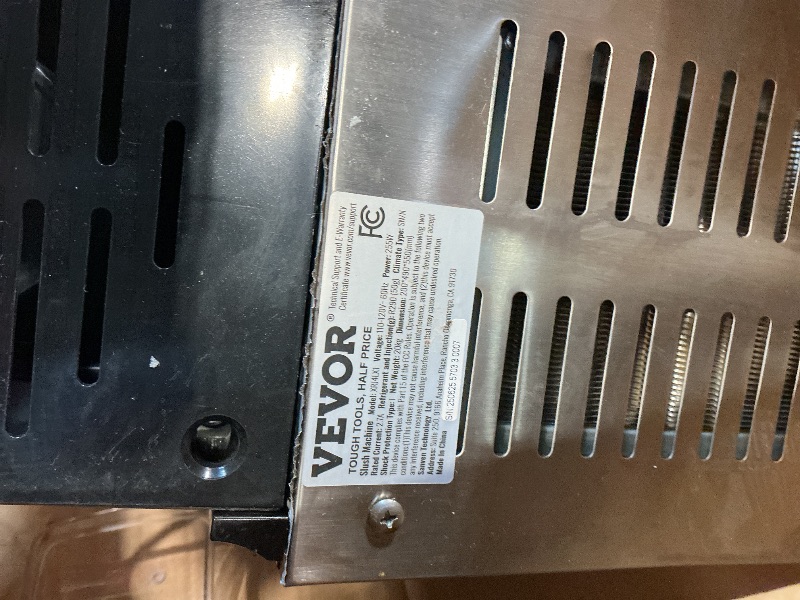 Photo 1 of ***USED***VEVOR Commercial Slushy Machine, 4L Single Tank Frozen Drink Machine, 16 Cups Stainless Steel Margarita Smoothie Frozen Drink Maker, Slushie Maker for Home Party Restaurants Cafe Bars