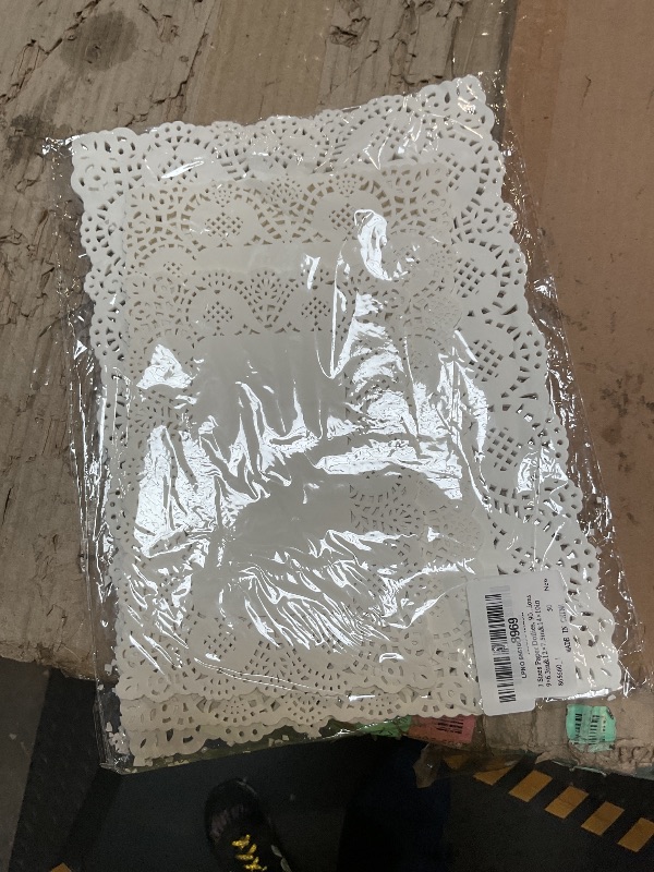 Photo 1 of 3 Sizes Paper Doilies, 90Pcs Lace Doilies Paper Rectangle Disposable Placemats White-Doilies for Tables Dessert Trays Party Craft Wedding Birthday Cakes Tableware Decorations, 9×6.3in&12×7.5in&14×10in