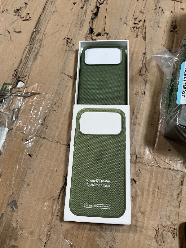 Photo 1 of ***HEAVILY USED/ (DAMAGED BASE) *** Apple iPhone 17 Pro Max TechWoven Case with MagSafe - Green ???????