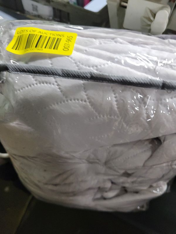 Photo 1 of IR Imperial Rooms Queen Quilt Bedding Set Size (90" x 96") + 2 Pillow Shams (20" x 26"+ 2") - 3 Pcs All Season Lightweight Reversible Microfiber Coverlet Embossed Quilt Bedspread (White)
