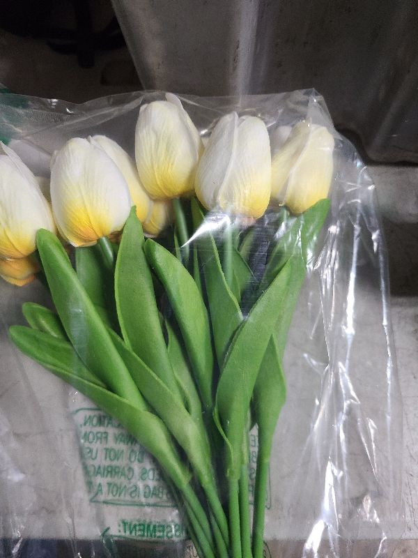 Photo 1 of 30pcs Real Touch Tulips PU Artificial Flowers, Fake Tulips Flowers for Arrangement Wedding Party Easter Spring Home Dining Room Office Decoration (Champagne)
