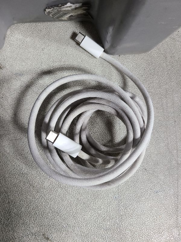 Photo 1 of Apple USB-C Woven Charge Cable (2 m) ???????