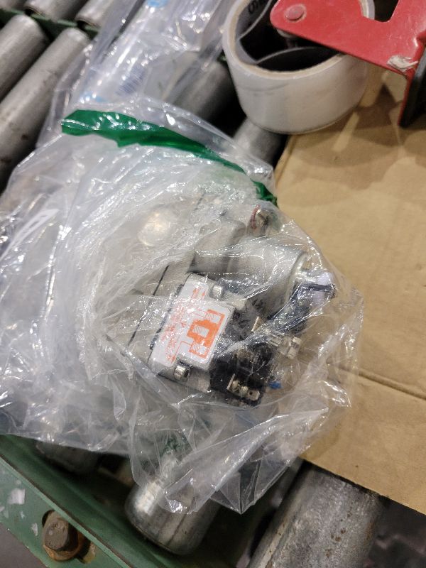 Photo 1 of 700-506 Gas Valve, Fit for Robertshaw 700 Series, Replacement Robertshaw 700 Millivolt Combination Gas Valve for Natural, Manufactured, Mixed, LPG and Air Mixtures,Fast Opening 720000 BTU/H