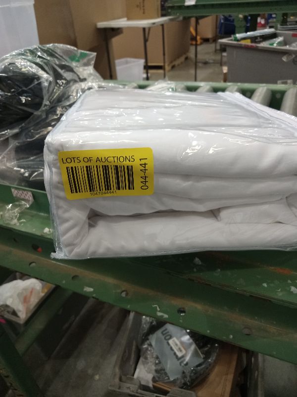 Photo 1 of  White King Size Duvet Cover with Zipper 1000 Thread Count 100% Egyptian Cotton Long Staple Quilt Cover Silky Soft, Breathable with Hidden Zipper Closure 1 Piece Duvet Cover MSRP $77.99