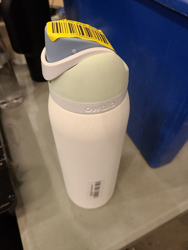 Photo 1 of Owala FreeSip Insulated Stainless Steel Water Bottle with Straw for Sports, Travel, and School BPA-Free Sports Water Bottle, 40 oz, Iced Breeze