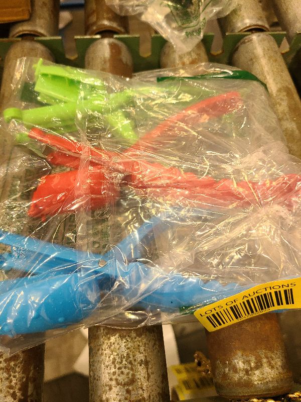 Photo 1 of 3pcs Crawfish Tail Peeler, 3 Colors Plastic Crawfish Shucker Tool No Dirty Hands for Easily Peeling Off Shrimp Shell(Blue & Red & Green)