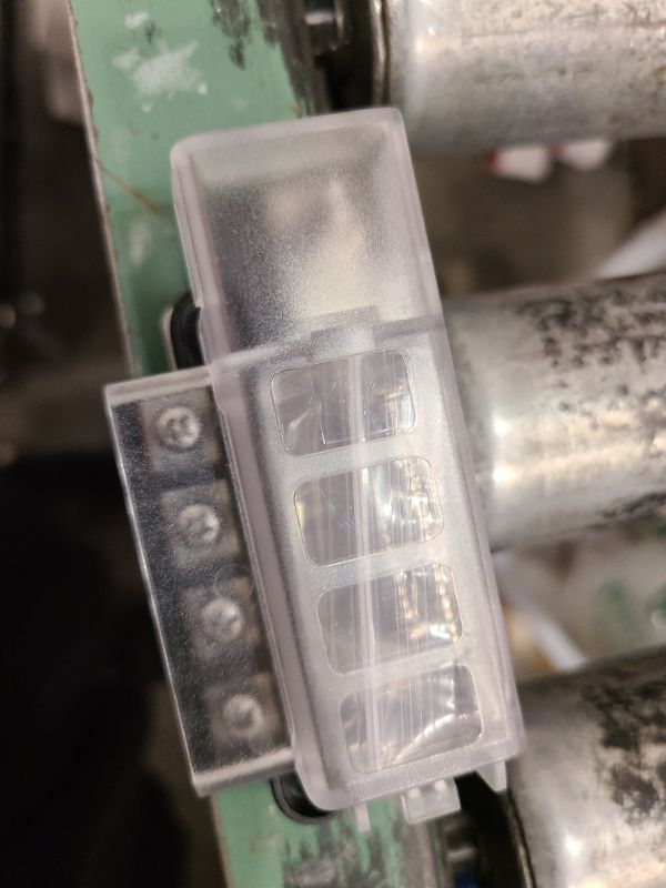 Photo 1 of 4 Circuit Fuse Block for ST Blade #5045 with Cover for Marine