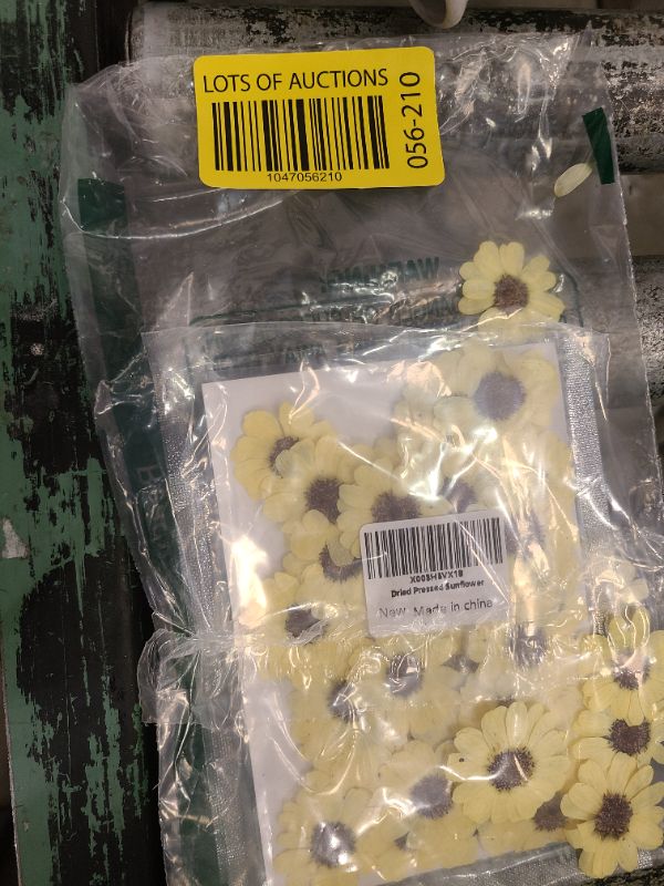 Photo 1 of 60PCS Natural Yellow Dried Sunflowers for Resin, Real Pressed Dry Sunflowers for Crafts DIY Epoxy Resin Mold Jewelry Candle Scrapbooking Card Making Home Wedding Decoration