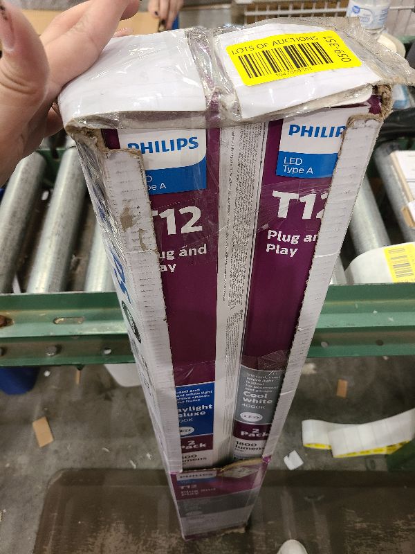 Photo 1 of (5 pack) Philips Plug and Play 4Ft (48-inch) Type A T8/T12 Daylight Deluxe 32-Watt LED Tube Light (2 Pack)