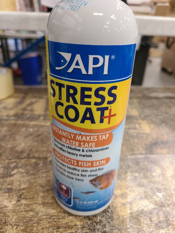 Photo 1 of API STRESS COAT Aquarium Water Conditioner 16-Ounce Bottle