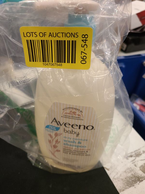 Photo 1 of Aveeno Baby Daily Moisture Gentle Bath Wash & Shampoo with Natural Oat Extract, Hypoallergenic, Tear-Free & Paraben-Free Formula For Sensitive Hair & Skin, Lightly Scented, 33 fl. oz MISSING A LITTLE