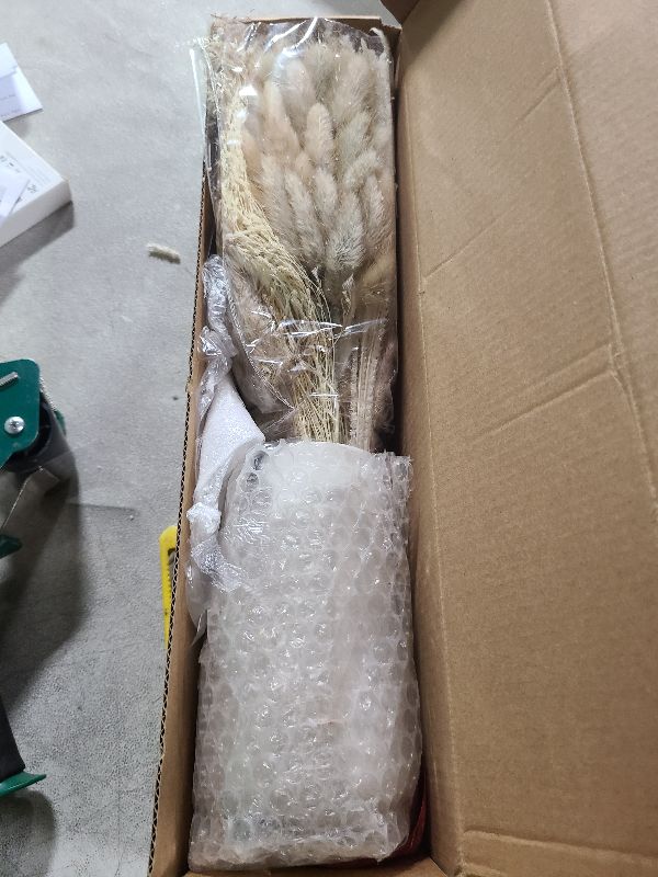 Photo 1 of 150pcs Pampas Grass + 1 White Ceramic vase + 1 Wood Bead Garland , Boho Home Decor Bouquet Phragmites Dried Flowers Bouquet for Wedding Floral Arrangements Home Decorations
