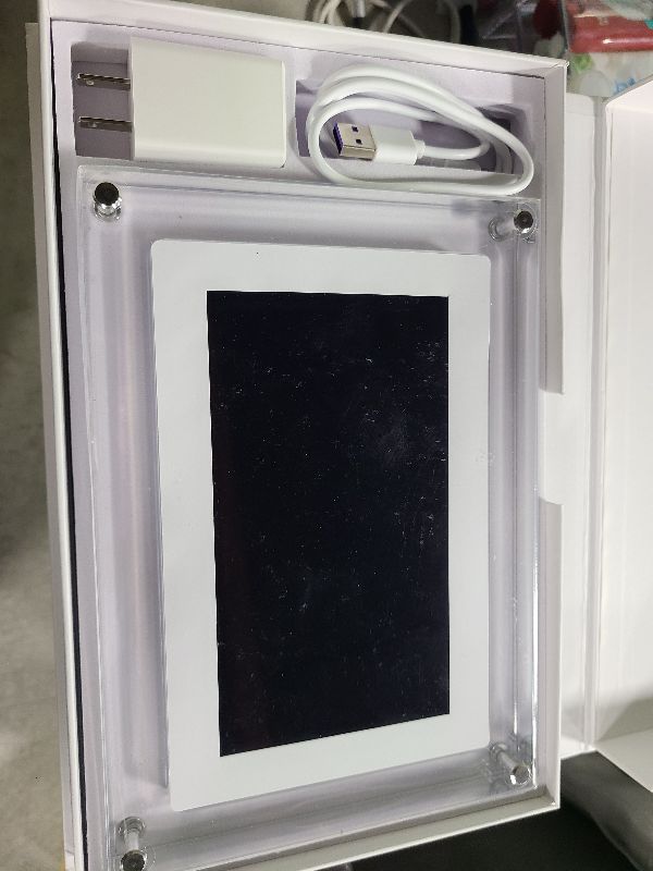 Photo 1 of 7-inch Digital Picture Frame,Acrylic Video Frame with Auto Rotate Playback, 2GB Internal Memory and 1500mAh Battery, Supports 1024 * 600 Resolution, Ideal Desktop Decorations