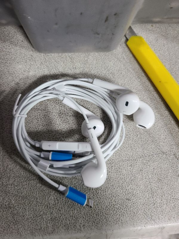 Photo 1 of 2 Packs iPhone Headphones Earbuds with Lightning Connector(Built-in Mic & Volume Control)[MFi Certified] Headphones support for iPhone 14/13/12/SE/11/XR/XS/X/7/7Plus/8/8Plus Support All iOS System